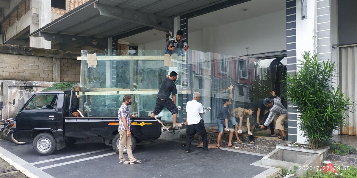 Sekat Kaca Kantor Pak Aui - Dokumentasi Proyek